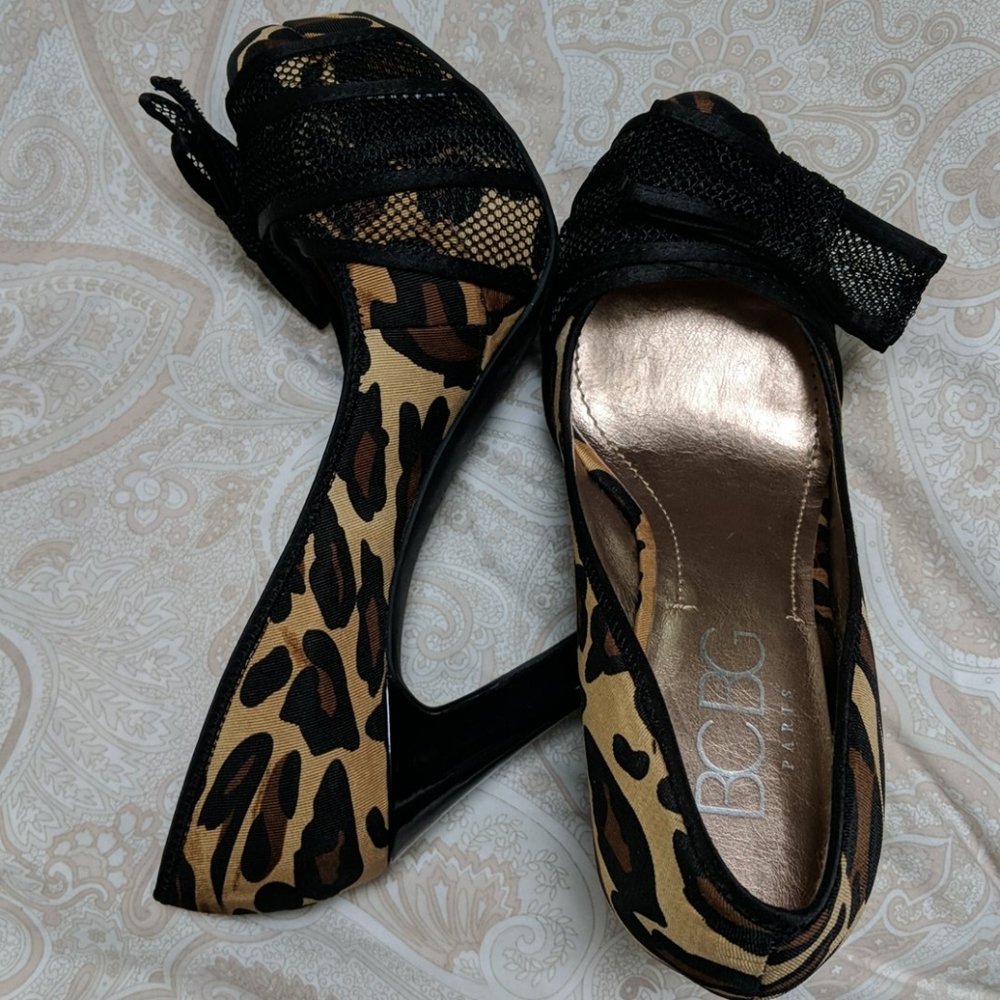 BCBG Paris leopard print pumps - Picture 4 of 5